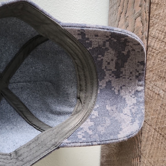 Magellan Outdoors Digital Camouflage Wool Cap, EUC, Non smoking home - Picture 3 of 7